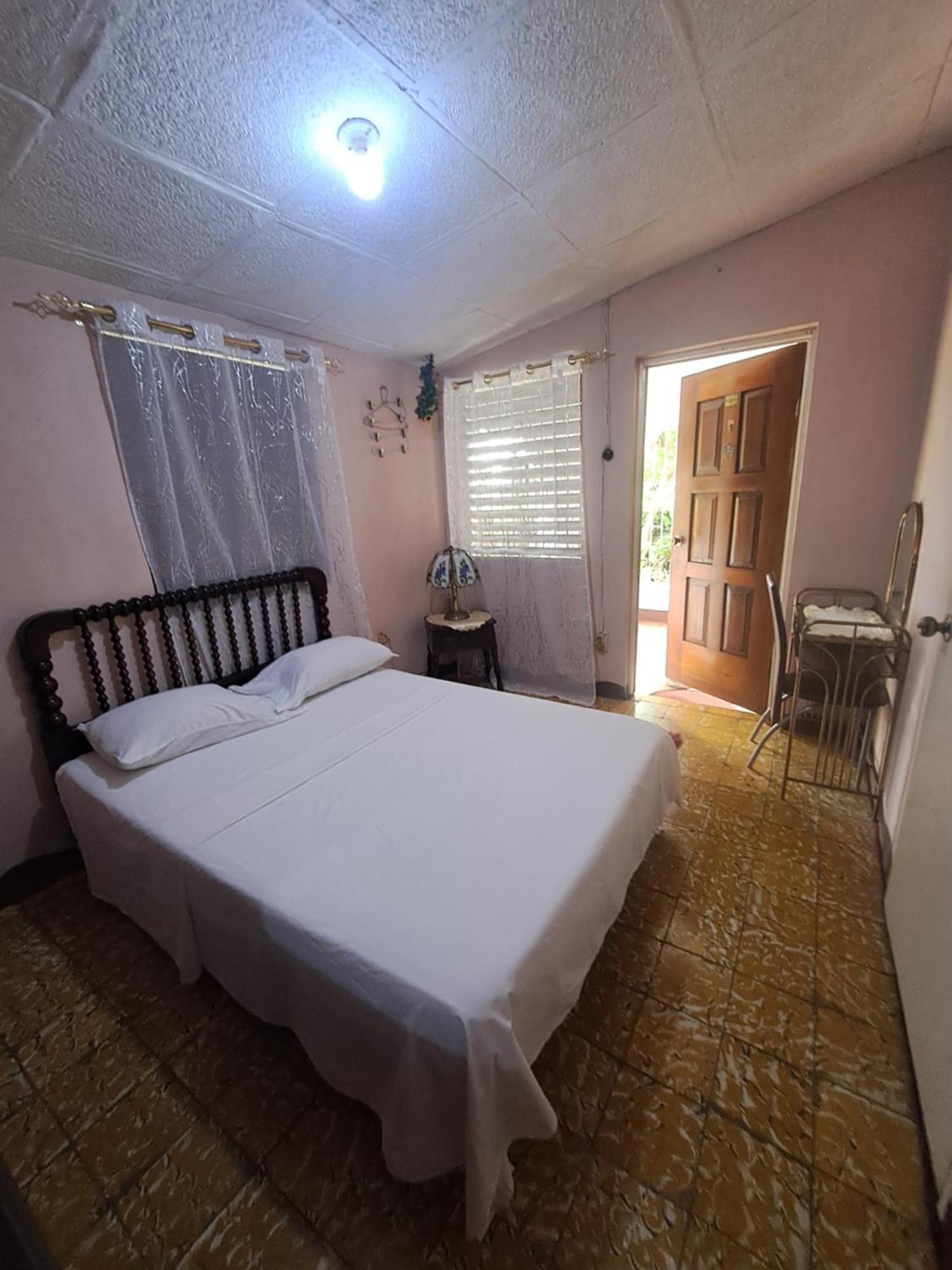 Kingston Airport Bed And Breakfast Экстерьер фото